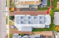 PERFECT LOCATION: 1 Block from the beach & close to Washington Mall
