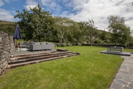 Romantic and cosy cottage,  countryside views, near to the beach and mountains