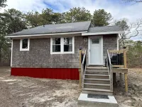 Cozy cottage 3/4 mile from Oak Bluffs harbor