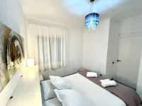 Big Flat in a Very Quiet Area and Well Connected Hotels in Sant Andreu