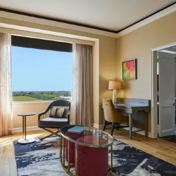 The Henry, Autograph Collection