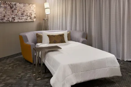 Courtyard Kingston Highway 401/Division Street Отели рядом с достопримечательностью «The Isabel Bader Centre for the Performing Arts»