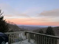 Pet Friendly Cabin with gorgeous mountain views. Come for adventure and R&R!