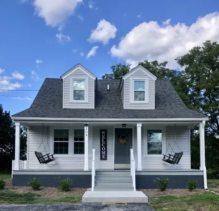 Bright and Serene Country Cottage in the Blue Ridge Mountains Отели в г. Пайпер Гэп