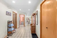 Golf Course View Condo • Quick Walk to Downtown Leavenworth & Resort Pools!