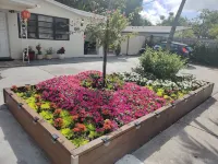 Queen. Minutes to Wilton drive. Private entrance and bathroom