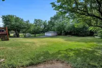 4bd house, Hot-tub, full-basement, pool table & big yard,3 full bathroom. Hotels in Bloomingdale Township