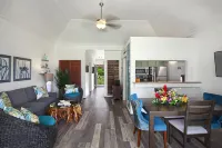 Steps from the Beach, Stunning View, Newly Remodeled, +AC