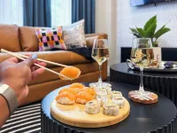 Speakeasy Vibe ~ Luxe 1BR ~ <2min walk to MKT SQ