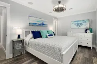 Welcome to Sea Glass Cottage, Walk, Bike, or Trolley to the Beach!