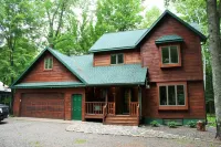 Northwoods Get Away!  Enjoy the privacy of this property & large game room!