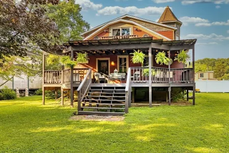 The Farrow House- Canoe, Bike, Hike, Historic, Hocking Valley Railroad,