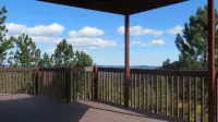 The Dakota Hogan Amazing views and close to Lake Pactola!