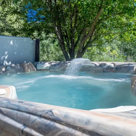 Large Luxury Home w/ Private Hot Tub / Garage