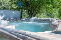 Large Luxury Home w/ Private Hot Tub / Garage
