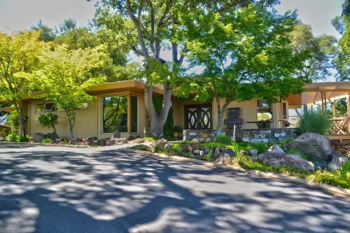 Special Pricing for a Private Estate, Immaculate  One of a Kind ' Atmosphere - Wifi
