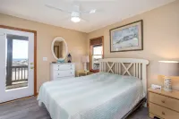 Lightly Salted OBX, Beach front Luxury, Wild Horses, Pool, Hot Tub, 4x4 Beach