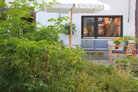 Haus mit großem Garten, 2 Schlafzimmer, 2 Bäder, 151 qm Wohnfläche