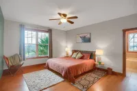 Top of Lemont - Minutes to Downtown State College and Penn State Hotels in Lemont