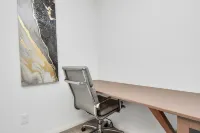 10min from Fort Bend Epicenter 13min from Memorial Herman Stylish 4 Bedroom Home