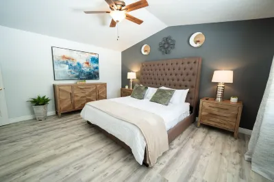 4bd room - king - lux - fast WiFi Hotels near Night Stalkers Haunted Trail