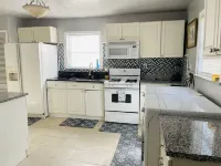 King queen, sweet cozy, and quiet old neighborhood very charming perfect stay