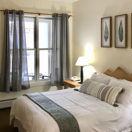 Stratton 1 Bedroom Long Trail Condo, Walk to Village and Lifts