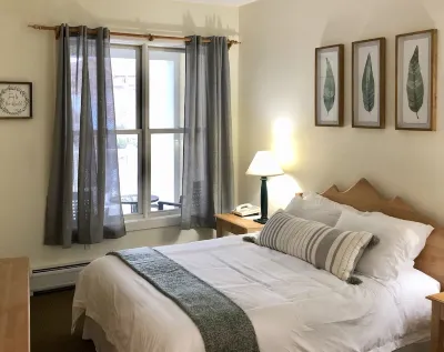 Stratton 1 Bedroom Long Trail Condo, Walk to Village and Lifts Hotels near Green Mountain National Forest