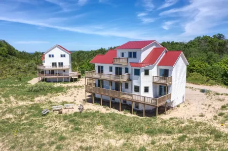 Spruce at Lake Bluff Preserve-Lake Michigan Views-Sleeps 20