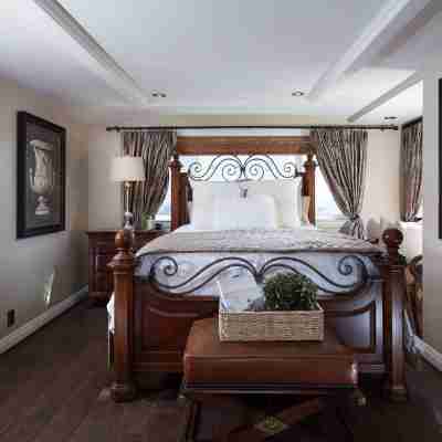 Beautiful Ocean View! Steps to Sand! Private Home with 3 Car Driveway! Rooms