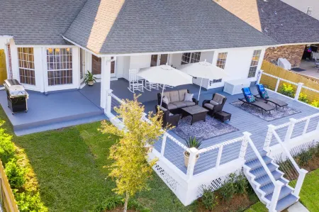 Right Outside of New Orleans - Amazing Family-Friendly 4BR Waterfront Home