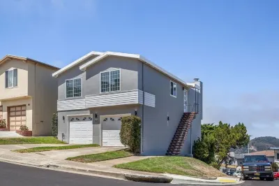 Hilltop Beauty with Breathtaking San Francisco View Hotels near Daly City History Museum