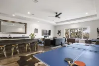 9000 Sqft Estate/Pickleball/Basketball/Pool/HotTub/9 Bdrm/8 Bath/23Beds/Sleeps35