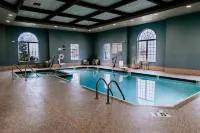 Holiday Inn Express & Suites OSHKOSH-SR 41 by IHG - Kolam Renang