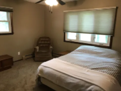 Sandy Beach, Level Lot, 4Br 2BA, 110' Shore, 2-Miles to Alexandria-License #1802 Hotels in La Grand Township