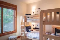 Luxury Condo, Close to Gondola, Private Hot Tub, Great Ski Access