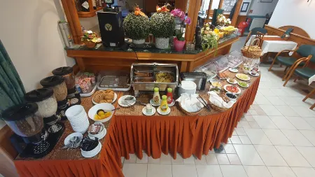 Hotel Baross Отели в г. Дьор