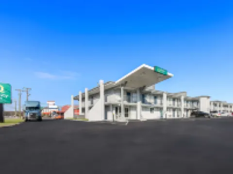 Quality Inn Nashville - Opryland Area Hotels in Nashville