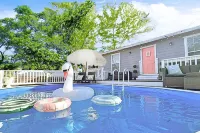 6 Bedrooms l 1 mi to Alamo + Riverwalk l Private Pool l Family + Pet Friendly - مسبح خاص