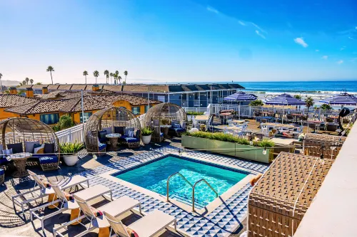 Inn at the Pier Pismo Beach, Curio Collection by Hilton - فطور