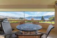 Halmalka Condo 512A Private Hot Tub, 3-bed 2 bath, Sleeps 8, By Outdoor Pool