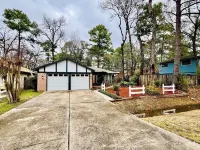House 3-Bedroom 2-Full Baths FREE Garage Parking, Washer, Dryer in The Woodlands
