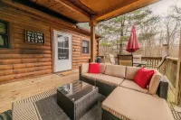 Romantic Escape/Creek View/Secluded/Heart of Hocking Hills/Hot Tub/FirePit