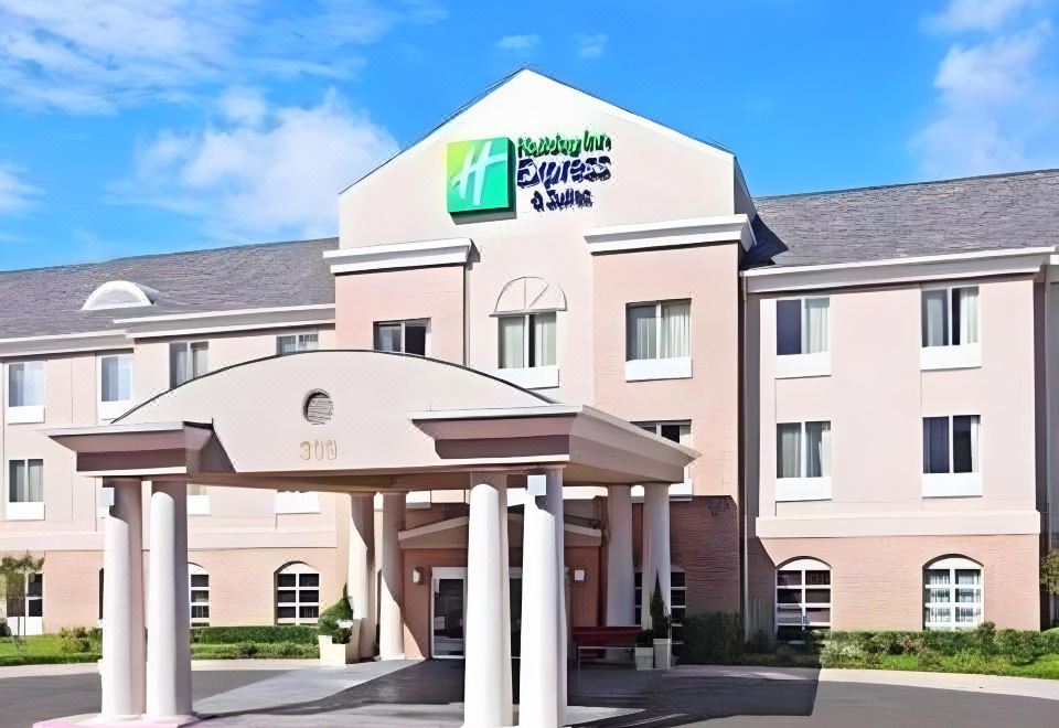 3. 홀리데이 인 익..