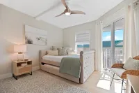Balcony Ocean View, Pool & Pickleball! Steps to the Beach and Restaurants!