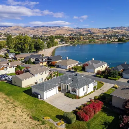 Bright Water Sunrise Home at Wapato Point Resort 5-bed Close to Sandy Beach/Pool