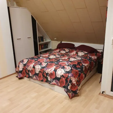 Large holiday property right by the outdoor pool & S-Bahn Berlin (15 minutes to the center)