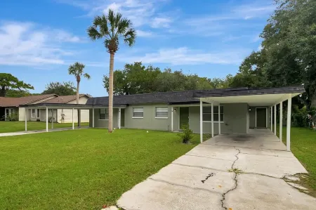 Tranquil 2-bedroom apartment in Crystal River with WiFi, AC