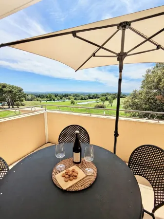 Allura Golf Appartement, au Coeur du Luberon, Belle Vue, Piscine