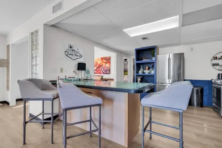 3Br Retreat – 2 Mins to WinStar  + Fire Pit Fun”